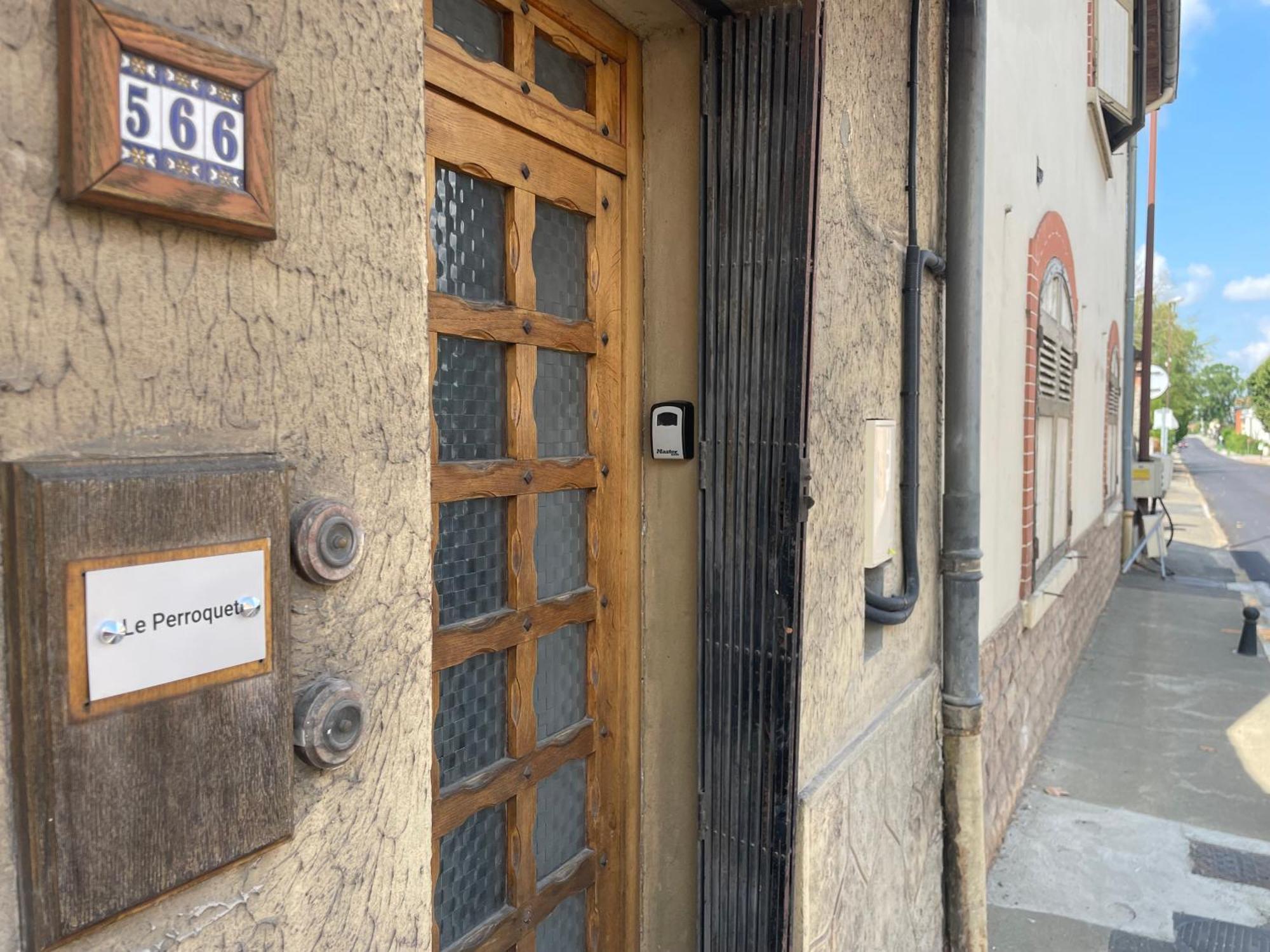 Le Perroquet Apartment Villars-les-Dombes Bagian luar foto